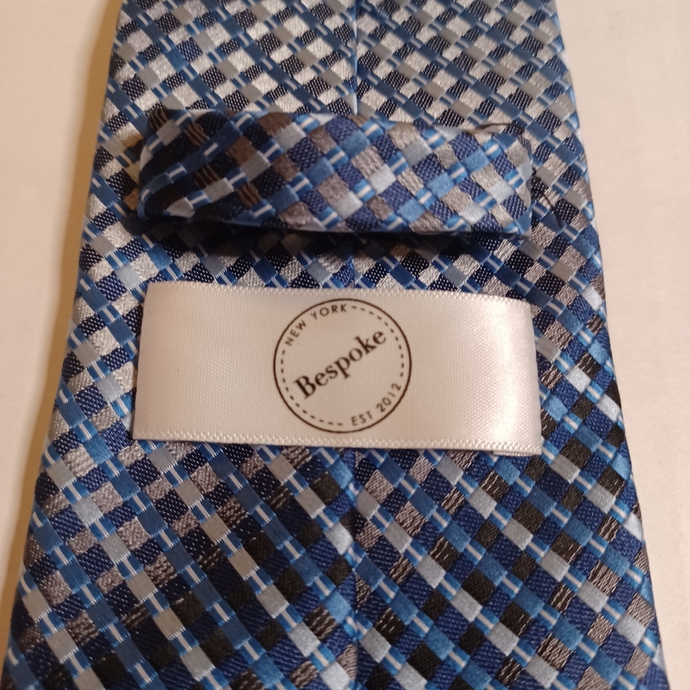 Men's Bespoke Blue Checkered 100%Silk Tie. - Picture 8 of 10